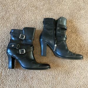 Lightly used women’s Harley Davidson sassy 3.5 heal.